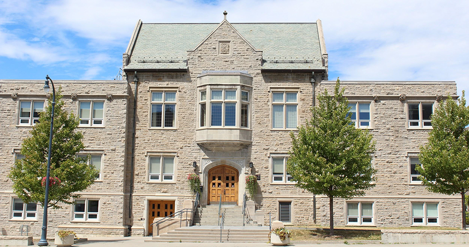 Institutional Building - Queens University