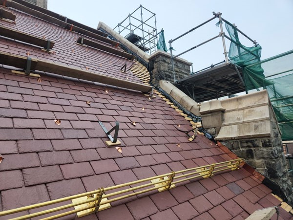Unfading Red Slate on Deer Park United Church Roof with Brass Snow Rail System